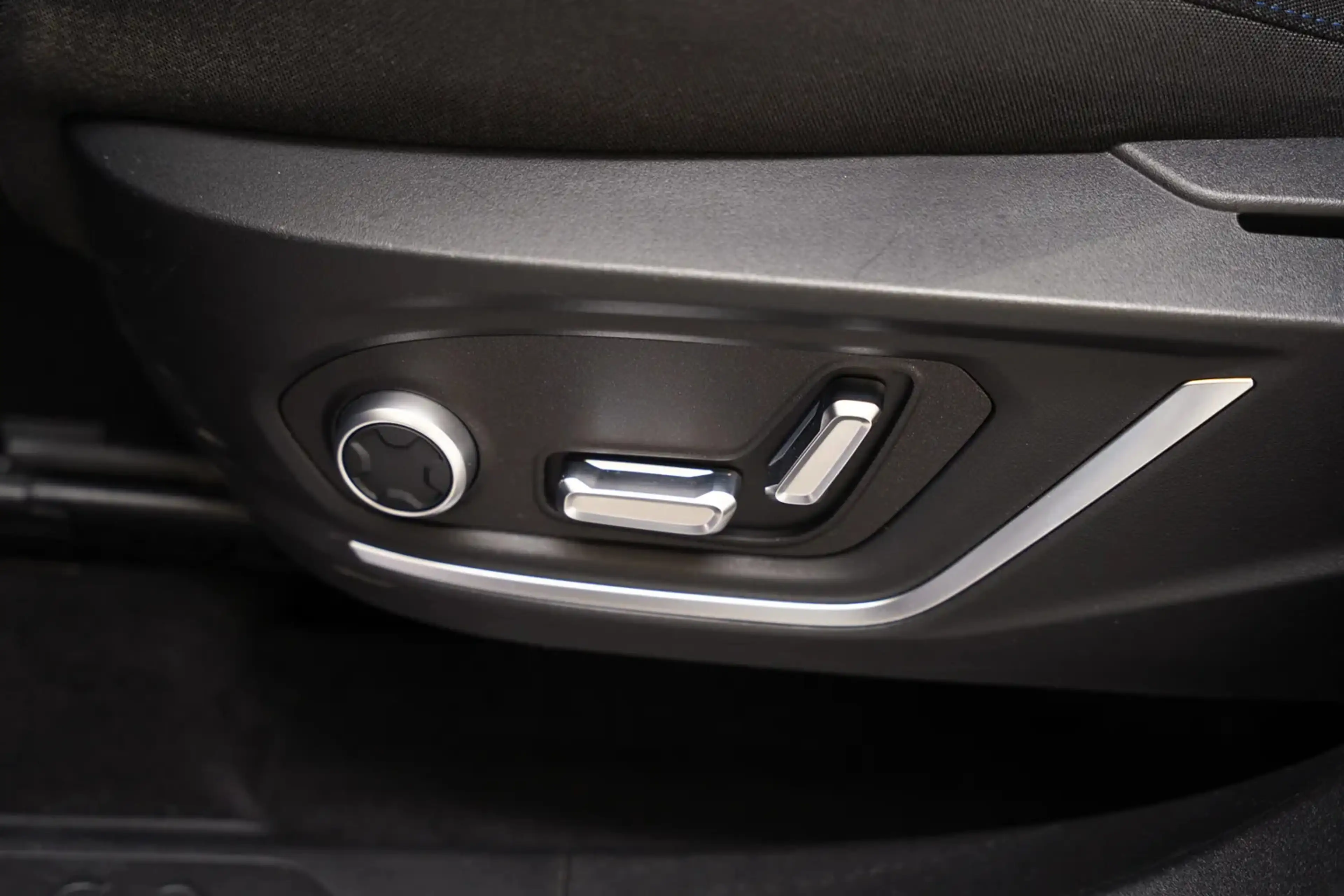 Lynk & Co 01 1.5 PHEV MY22 [ SoH 94,7% | Panorama Apple/Android — photo 14