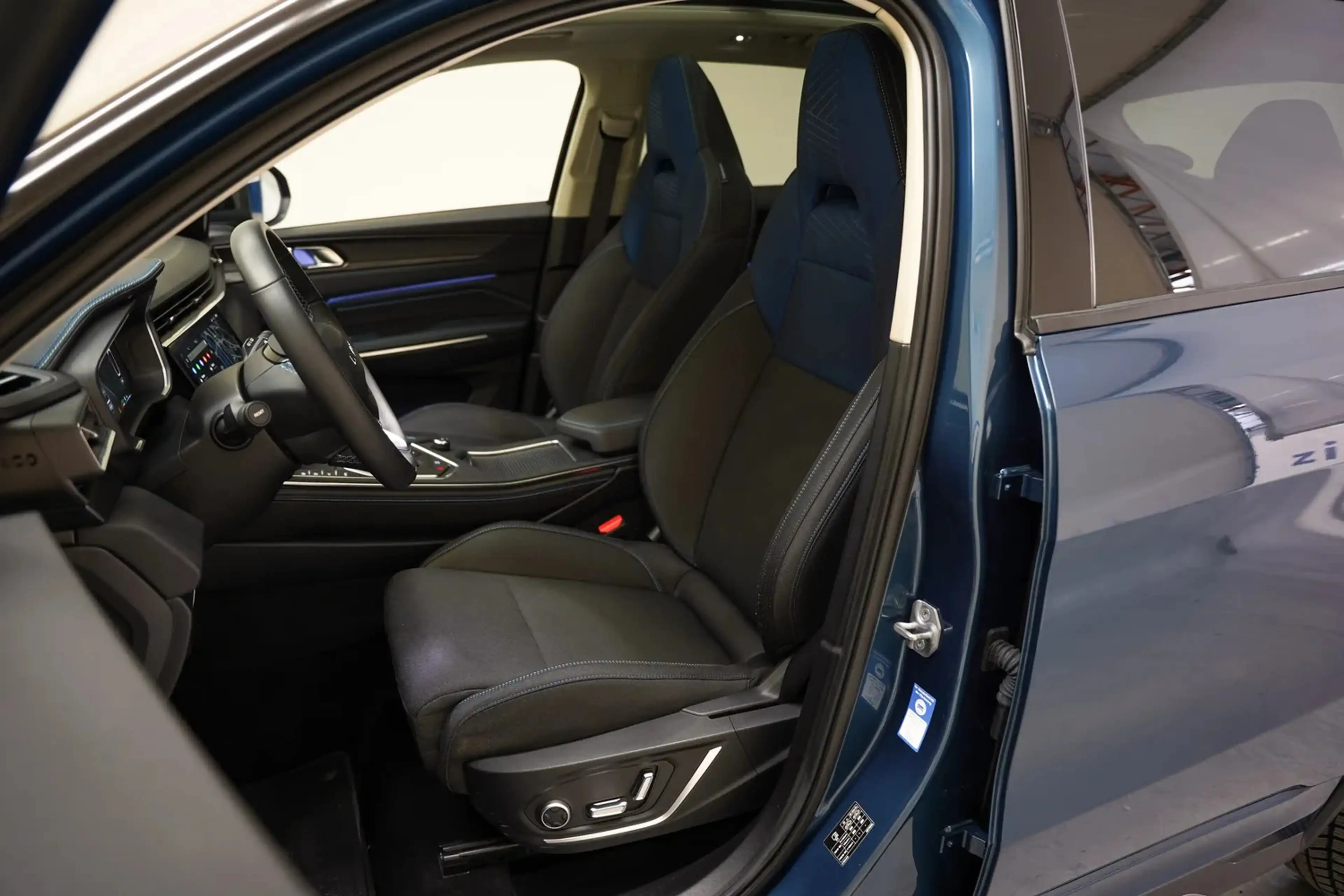 Lynk & Co 01 1.5 PHEV MY22 [ SoH 94,7% | Panorama Apple/Android — photo 11