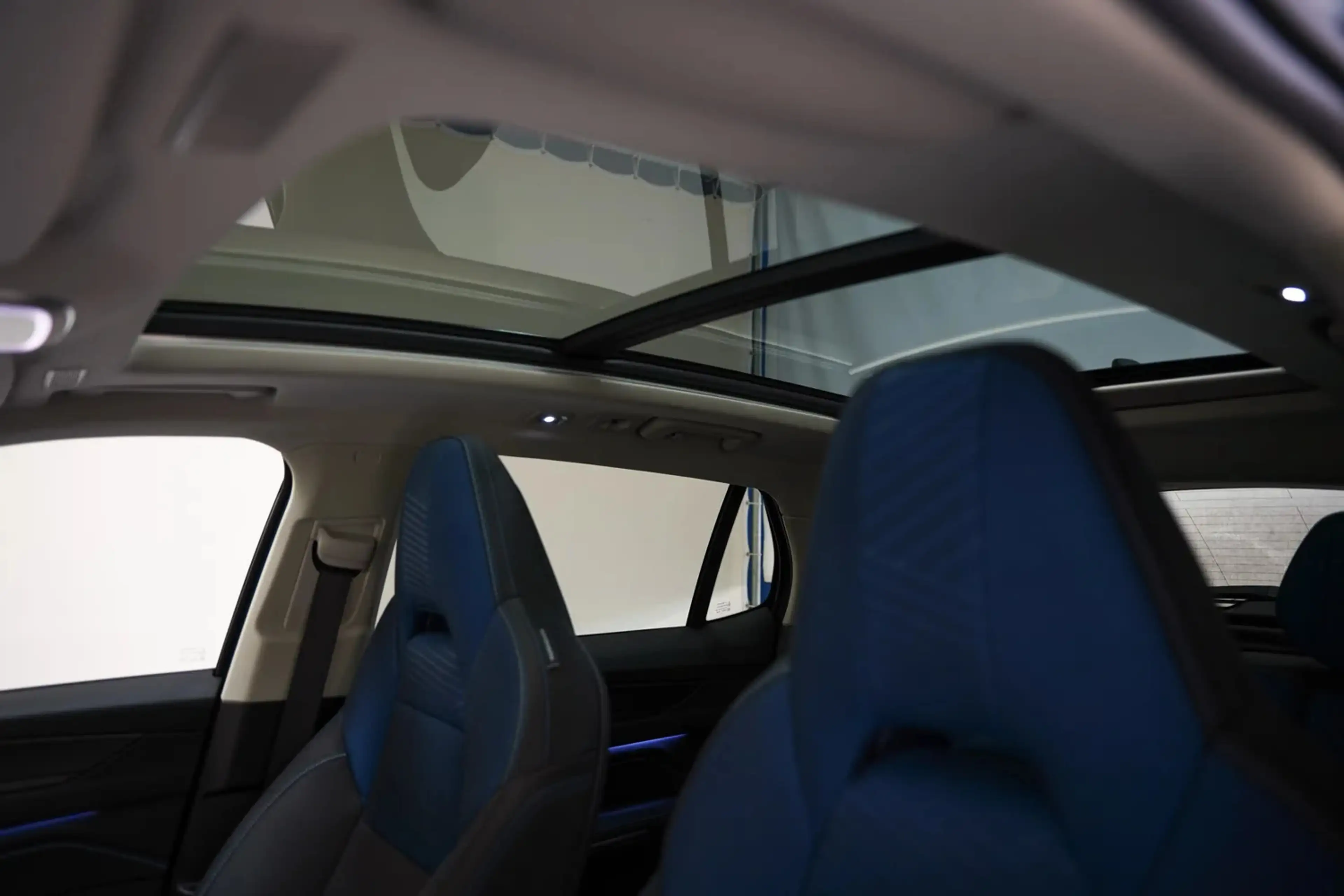 Lynk & Co 01 1.5 PHEV MY22 [ SoH 94,7% | Panorama Apple/Android — photo 5