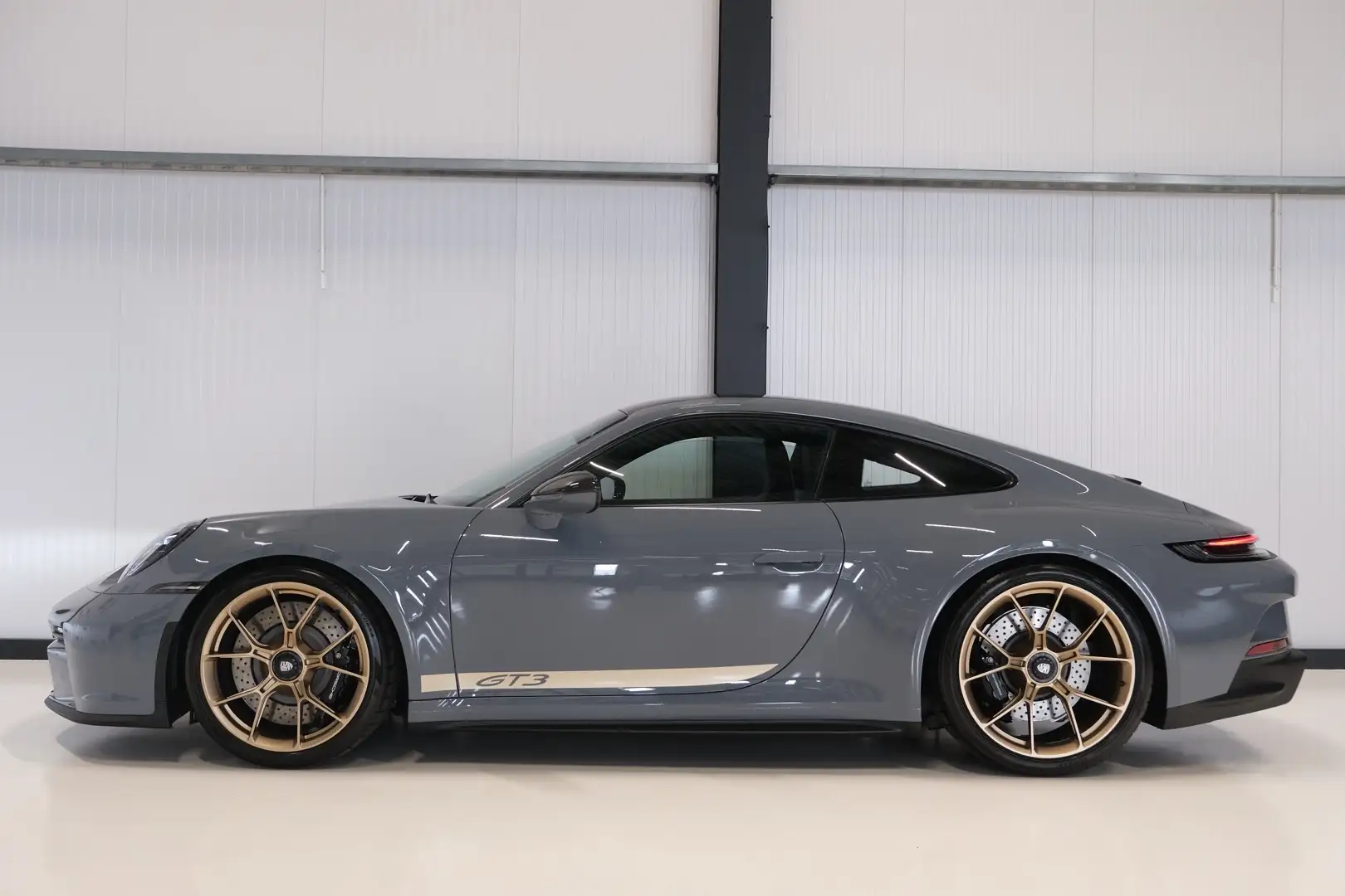 Porsche 992 GT3 Touring origineel 1.940 km Grau - 1