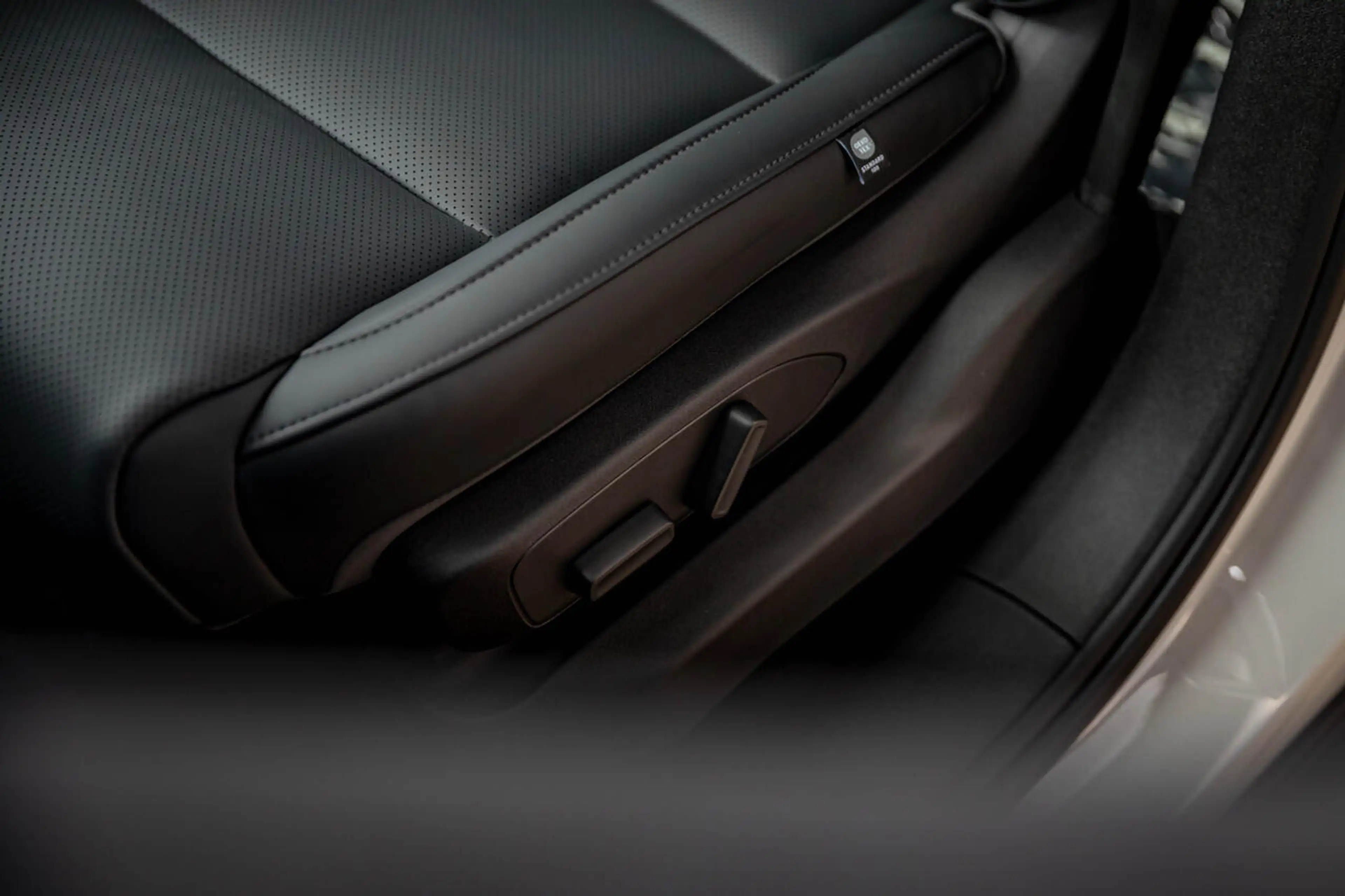 Leapmotor C10 Design | REEV 215 PK | Zwart interieur | 360° |... — photo 13