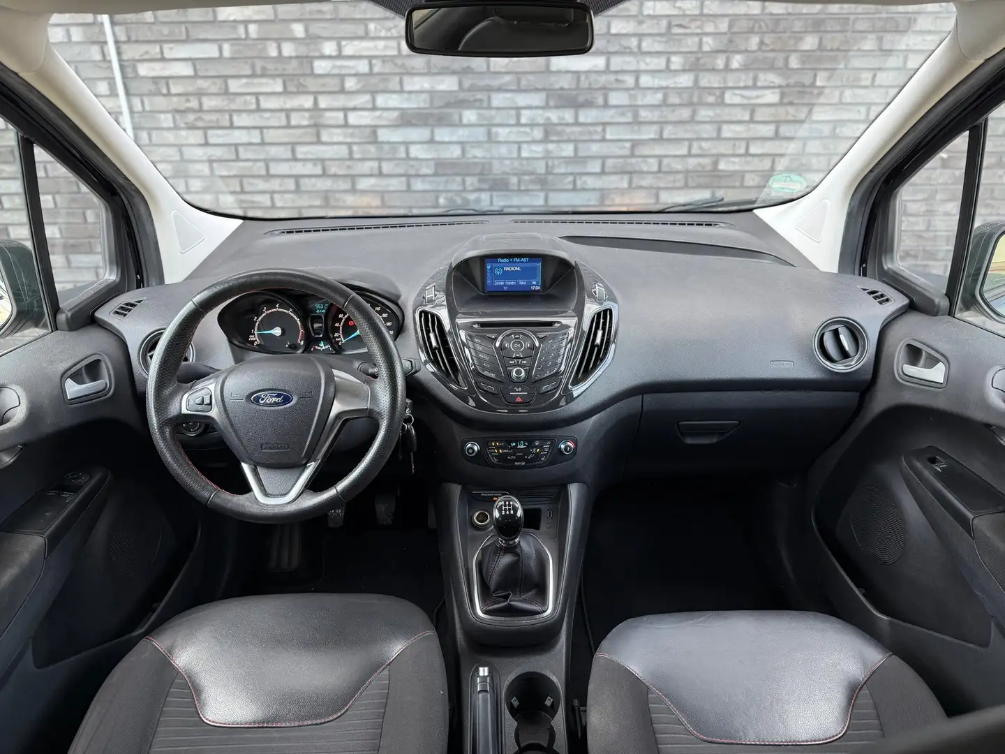 Ford Tourneo Courier 1.0 Titanium Black Line|Navigatie|Stoelverwarming| Zwart - 2