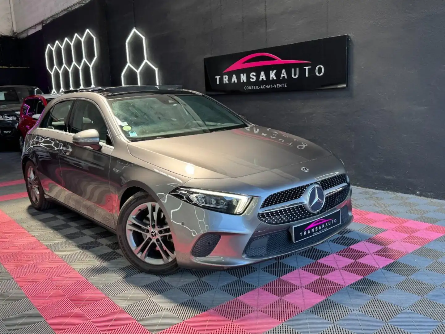 Mercedes-Benz A 180 Progressive Line 180 d 116 ch 7G-DCT ~ Toit ouvran Gris - 1
