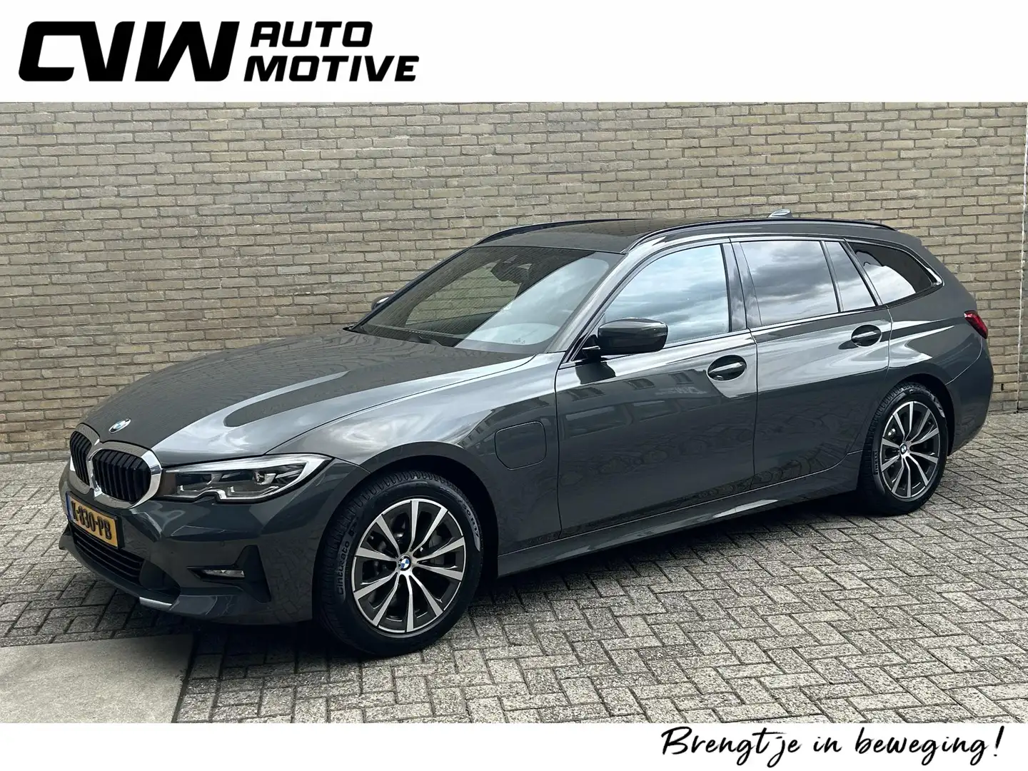 BMW 330 3-serie Touring 330e eDrive Edition | Leder | Pano Grijs - 1