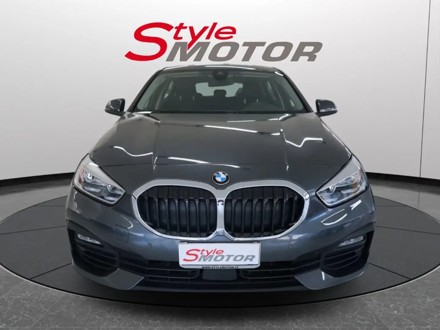 BMW 116 d 5p. Advantage Pari al Nuovo Ufficiale Uniprop. Grijs - 1