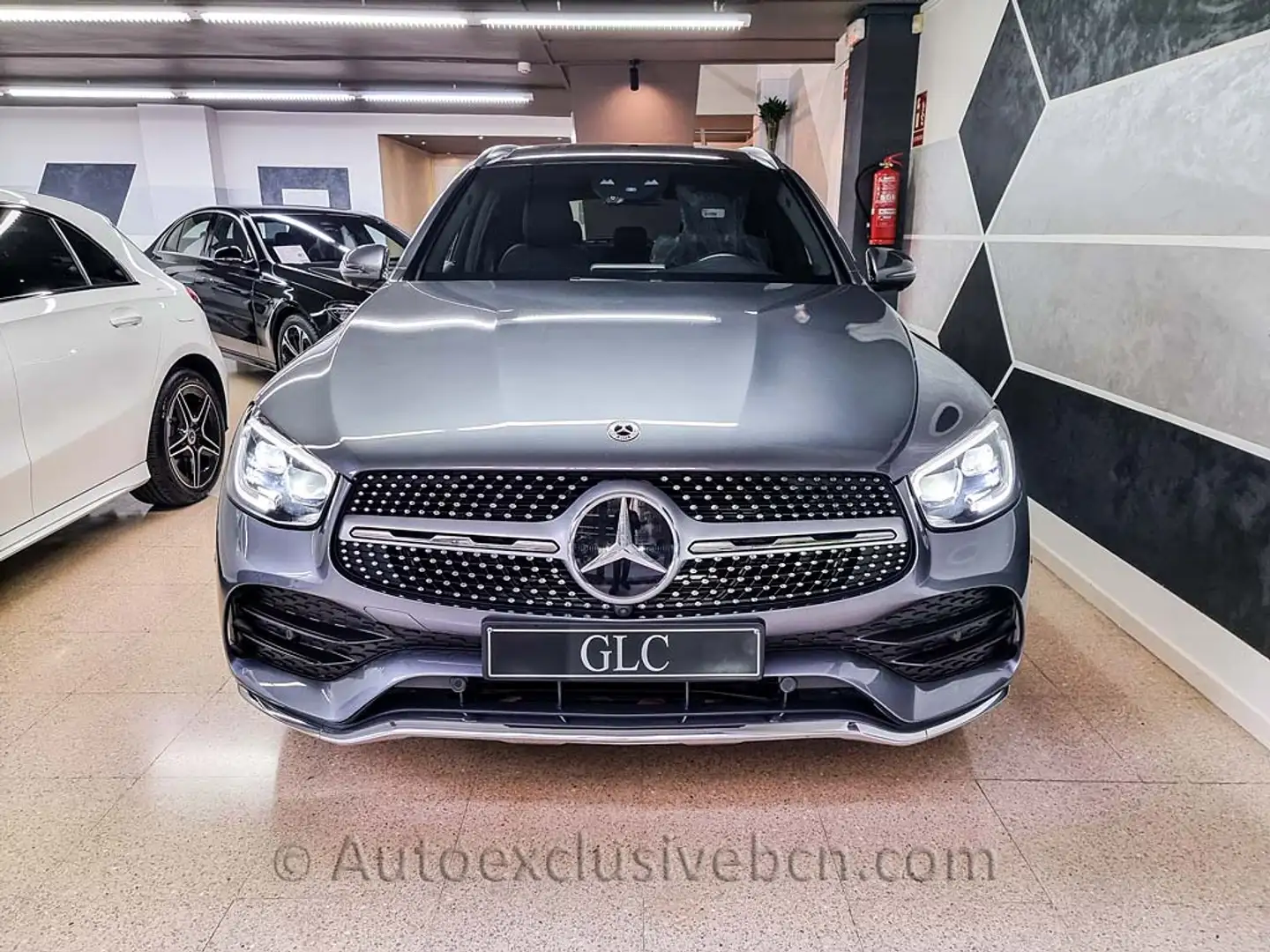 Mercedes-Benz GLC 300 300e 4Matic 9G-Tronic Gris - 1