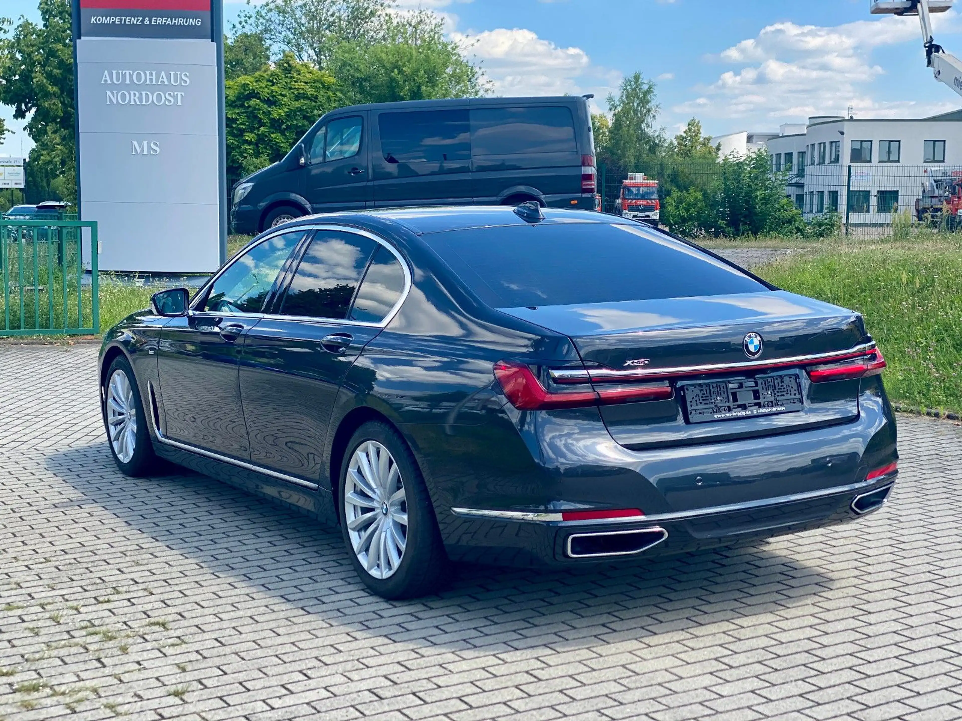 BMW 740 d xDrive Nappa Head up Massage Standheizung — photo 2