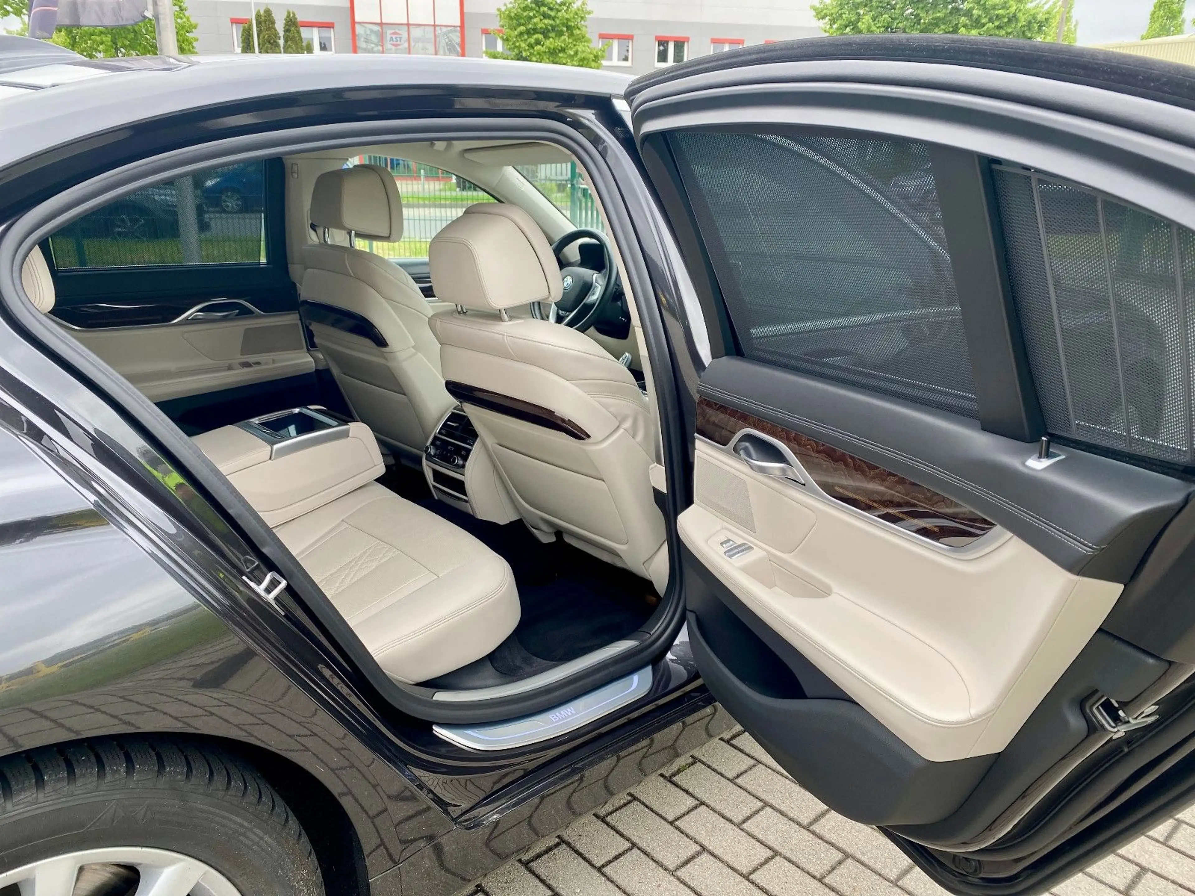 BMW 740 d xDrive Nappa Head up Massage Standheizung — photo 11