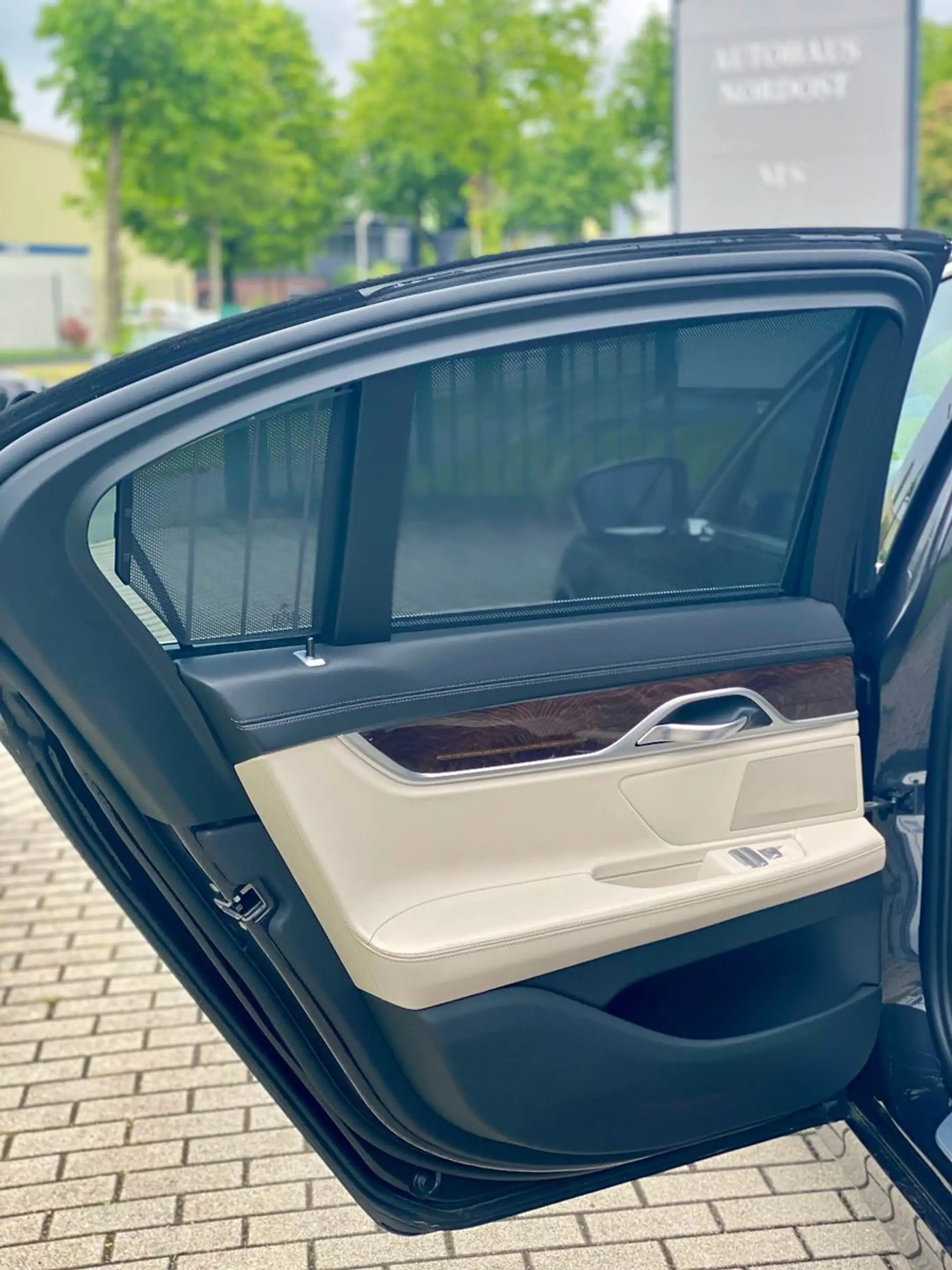 BMW 740 d xDrive Nappa Head up Massage Standheizung — photo 9