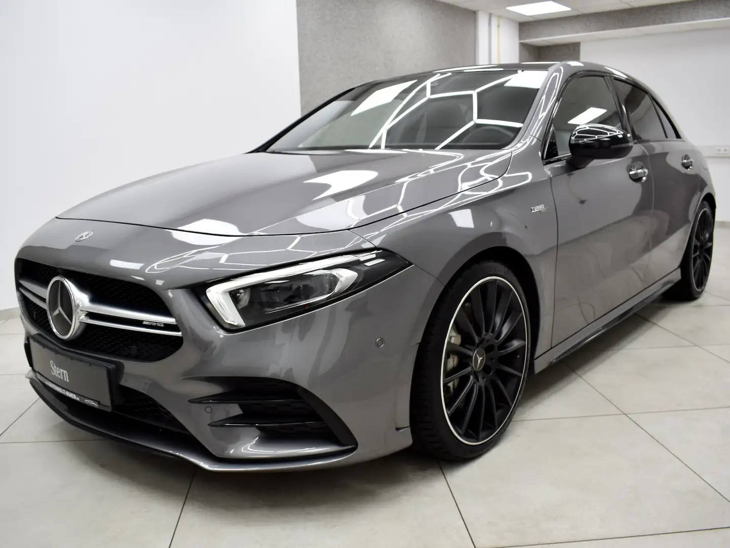 Mercedes-Benz A 35 AMG 4M Night Pano StHz HUD BelSi DTR 360° Mem Šedá - 2
