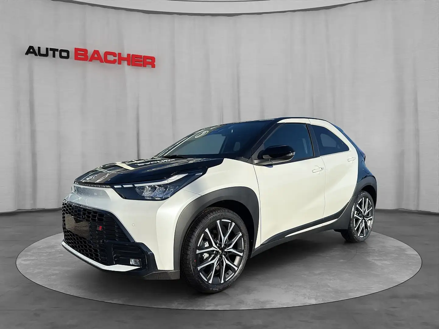 Toyota Aygo X 1,5 Hybrid Weiß - 1