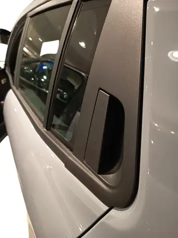 Jeep Avenger view 3