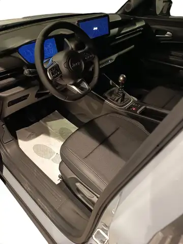 Jeep Avenger view 4