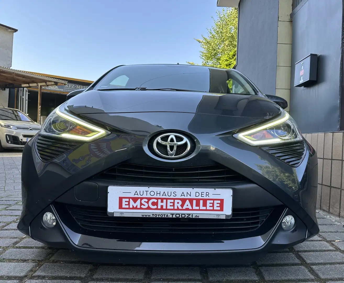 Toyota Aygo x-play connect/KAMERA/ACP/1.HAND Grau - 2