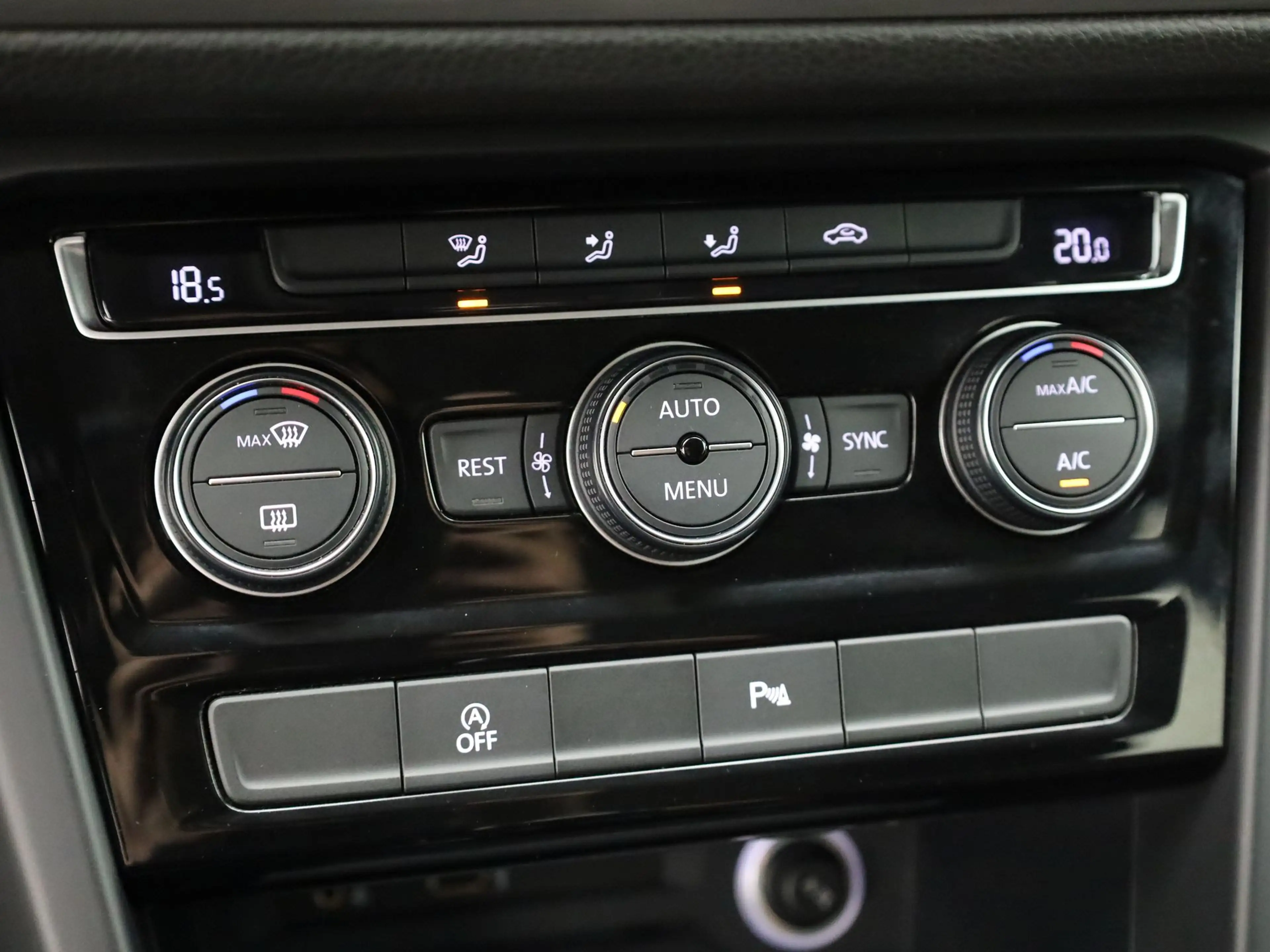 Volkswagen Touran 1.2 TSI Comfortline | Trekhaak | Camera | PDC V&A — photo 28