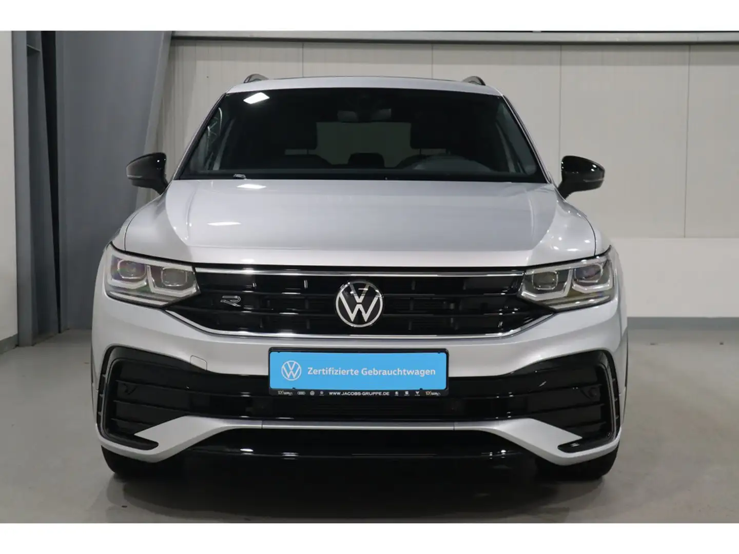 Volkswagen Tiguan 1.5 TSI R-Line Panorama*IQ.Light*Kamera * Zilver - 2