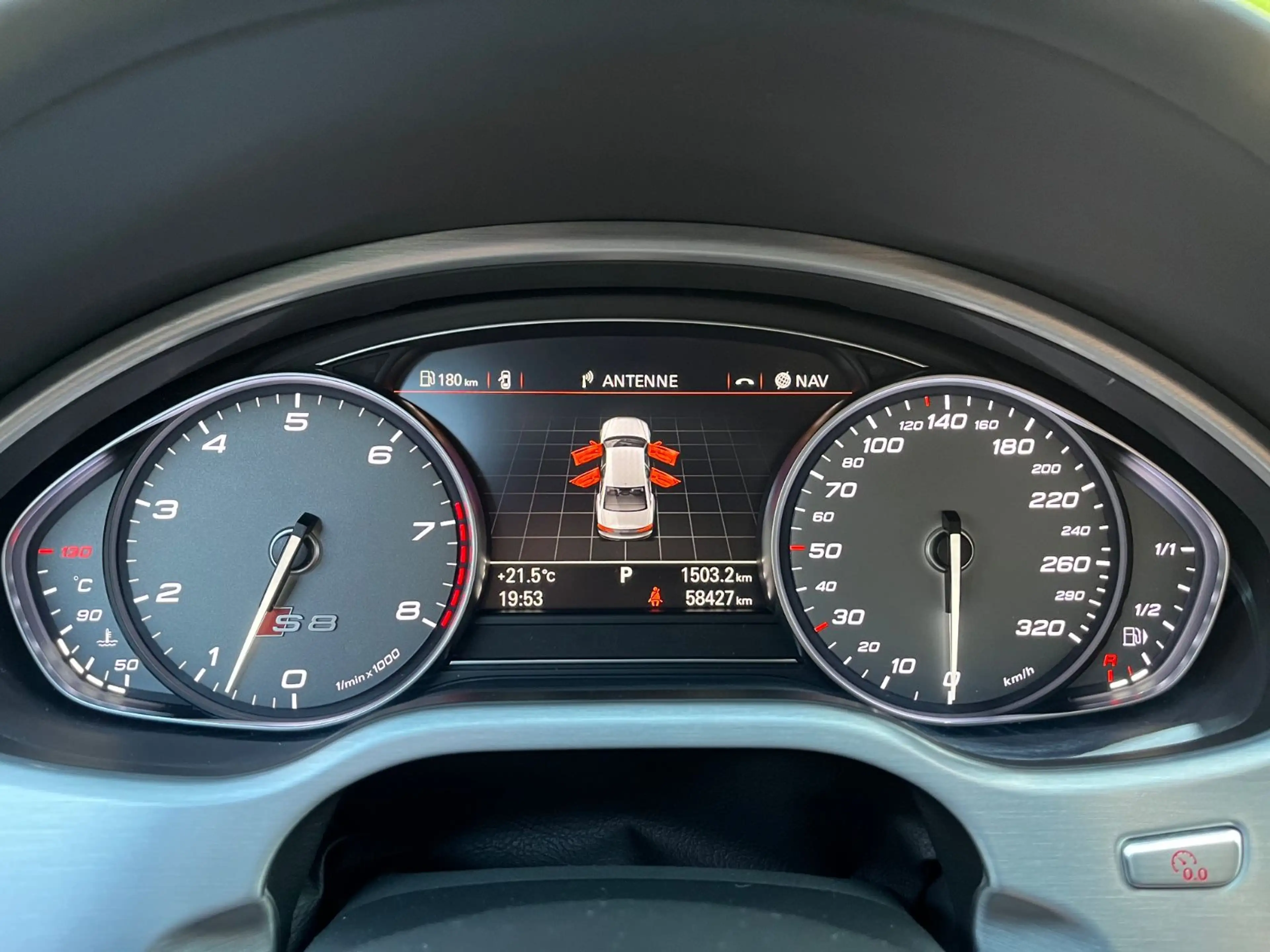 Audi S8 plus org.58'km Navi LED AHK Keramik 21"2.Hd. — photo 9