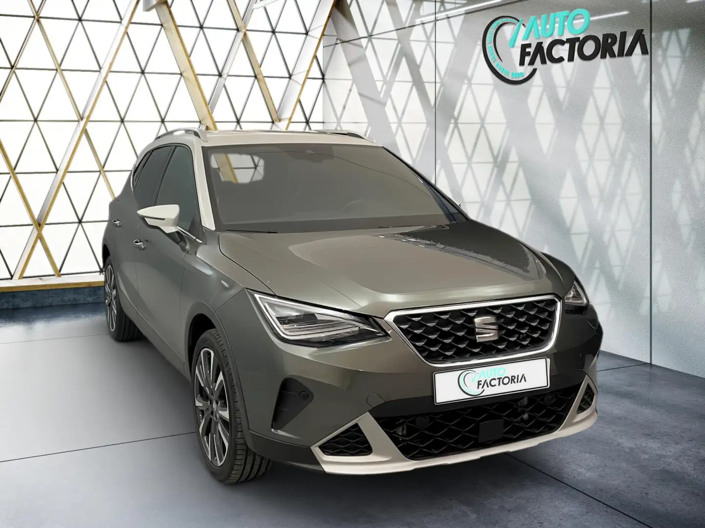 SEAT Arona -28% 1.5 TSI 150cv BVA +GPS+ALCANTARA+CAM+Opts Gris - 2
