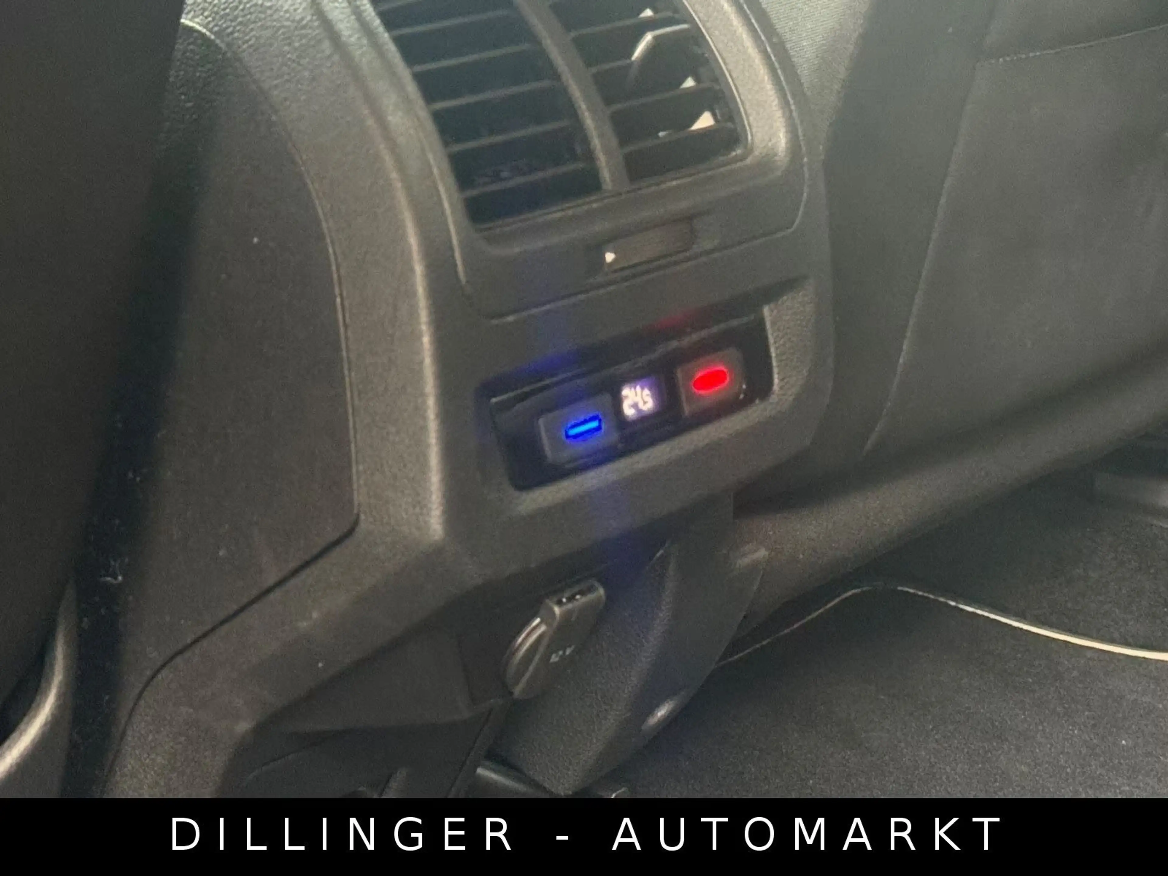 Volkswagen Touran 1.6 TDI DSG Comfortline 7-Sitzer AHK ACC — photo 13