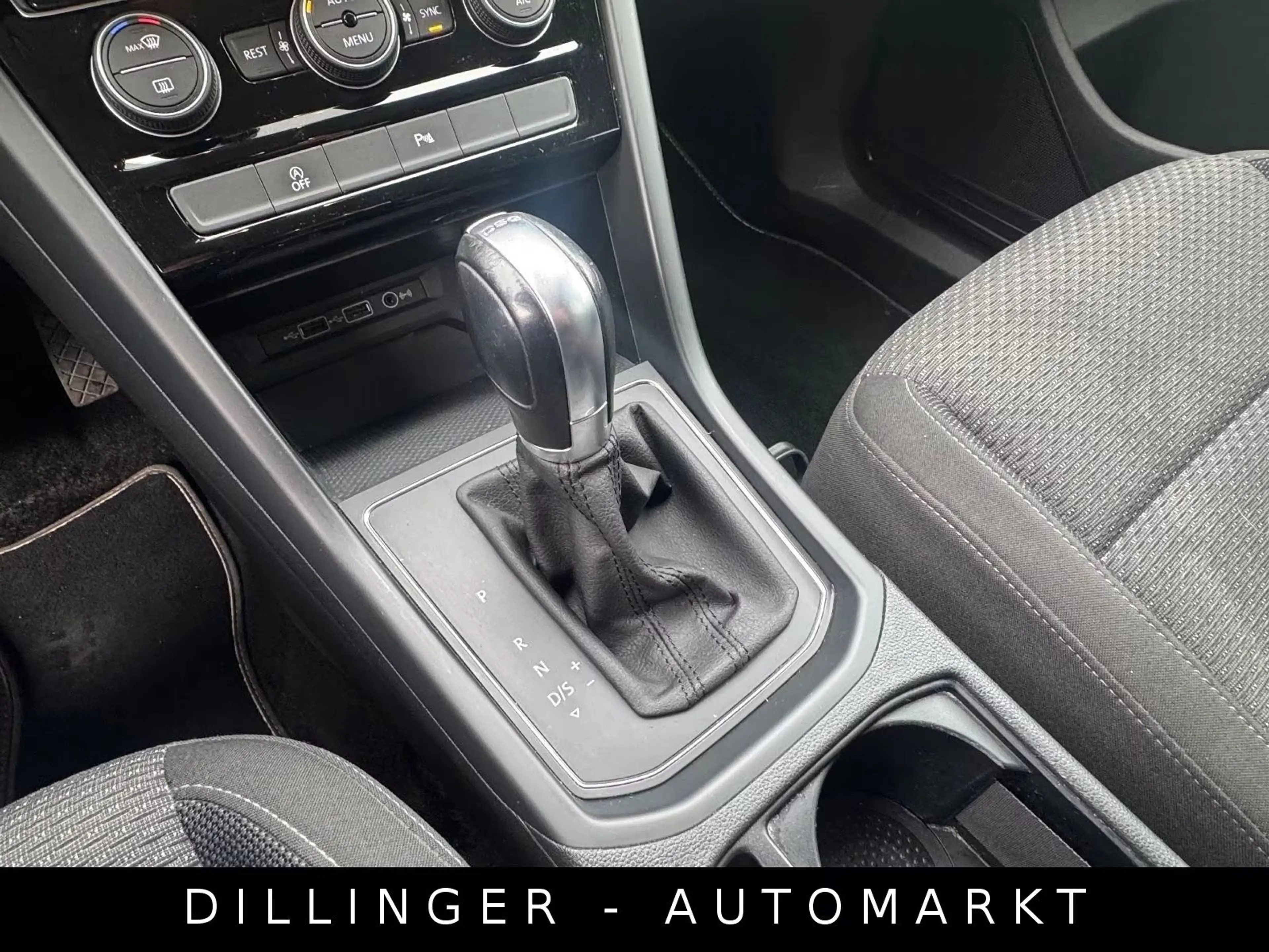 Volkswagen Touran 1.6 TDI DSG Comfortline 7-Sitzer AHK ACC — photo 9