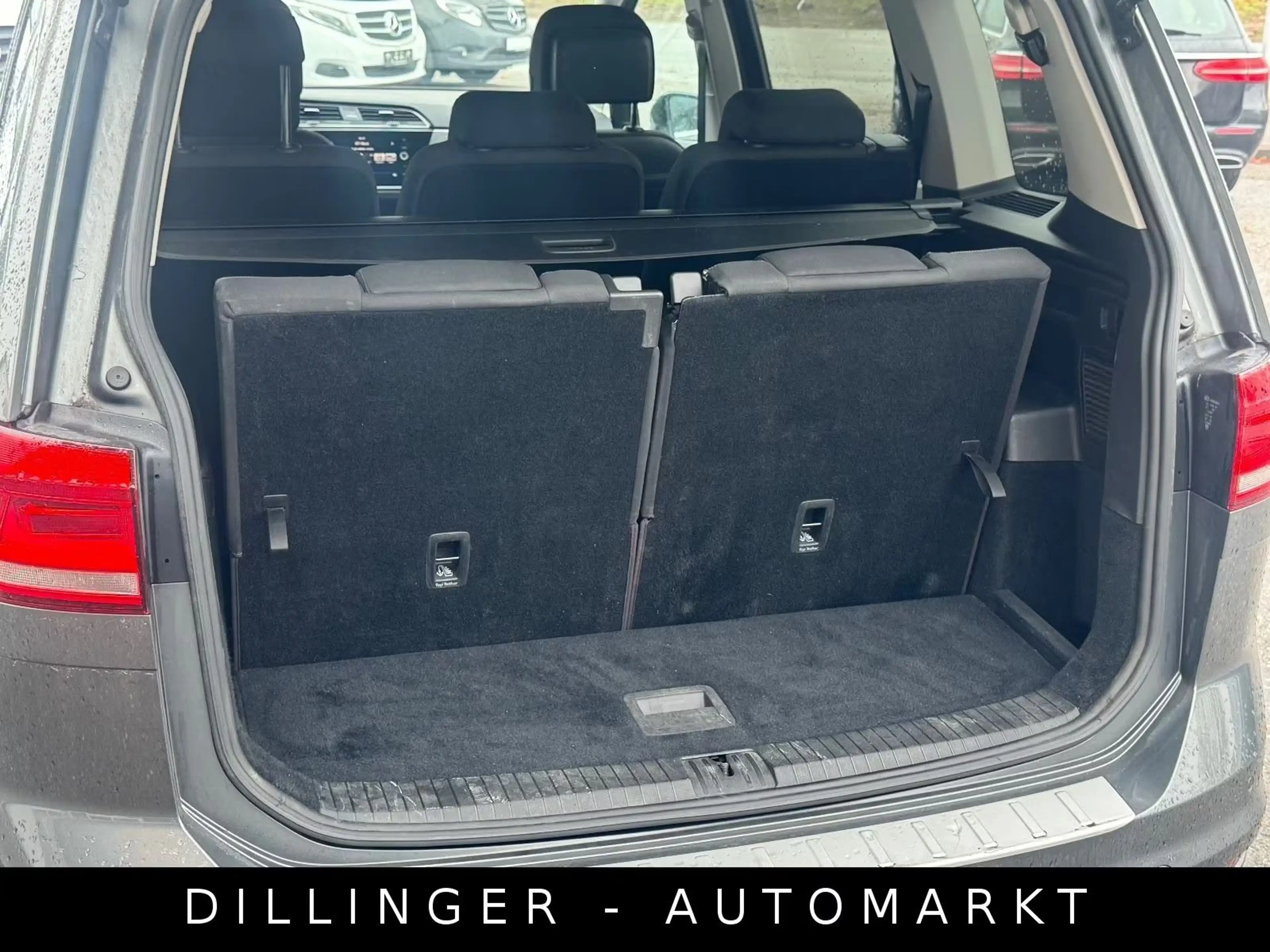 Volkswagen Touran 1.6 TDI DSG Comfortline 7-Sitzer AHK ACC — photo 12