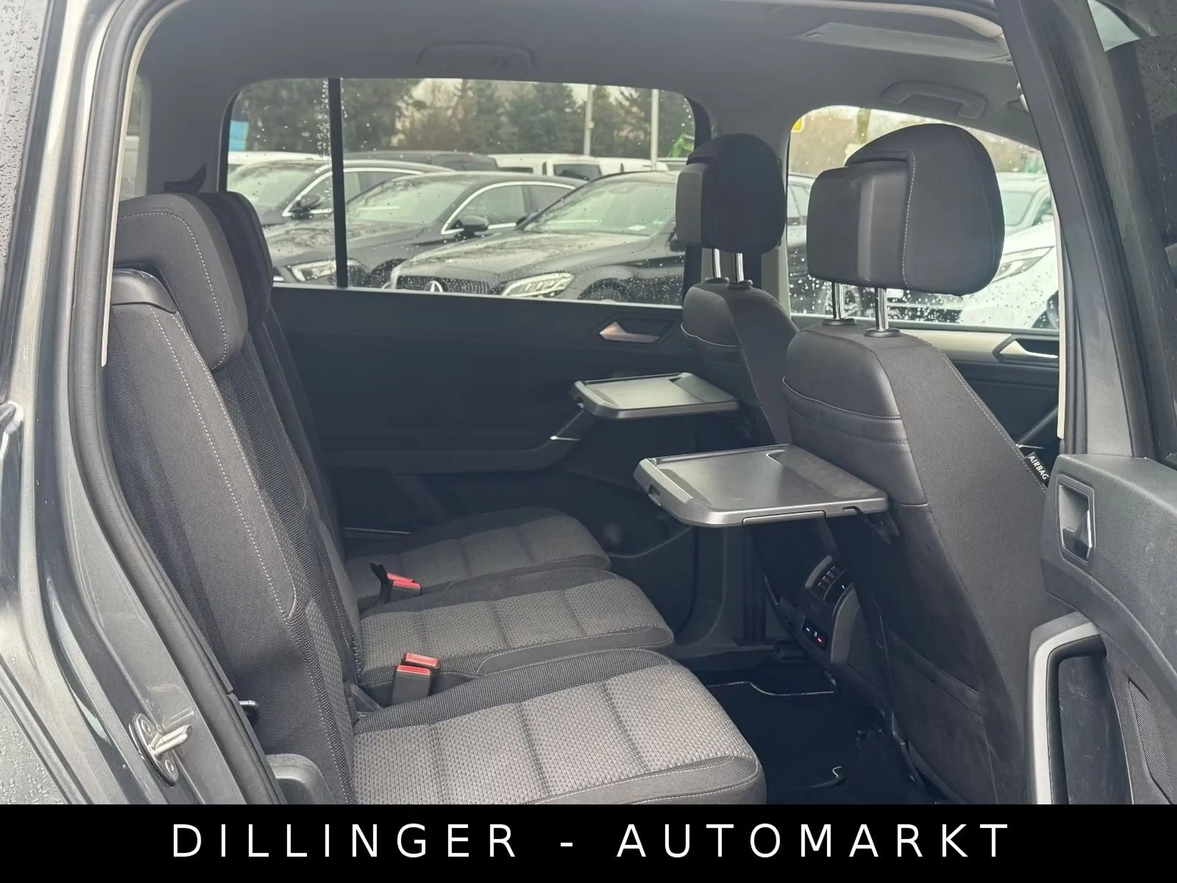 Volkswagen Touran 1.6 TDI DSG Comfortline 7-Sitzer AHK ACC — photo 6