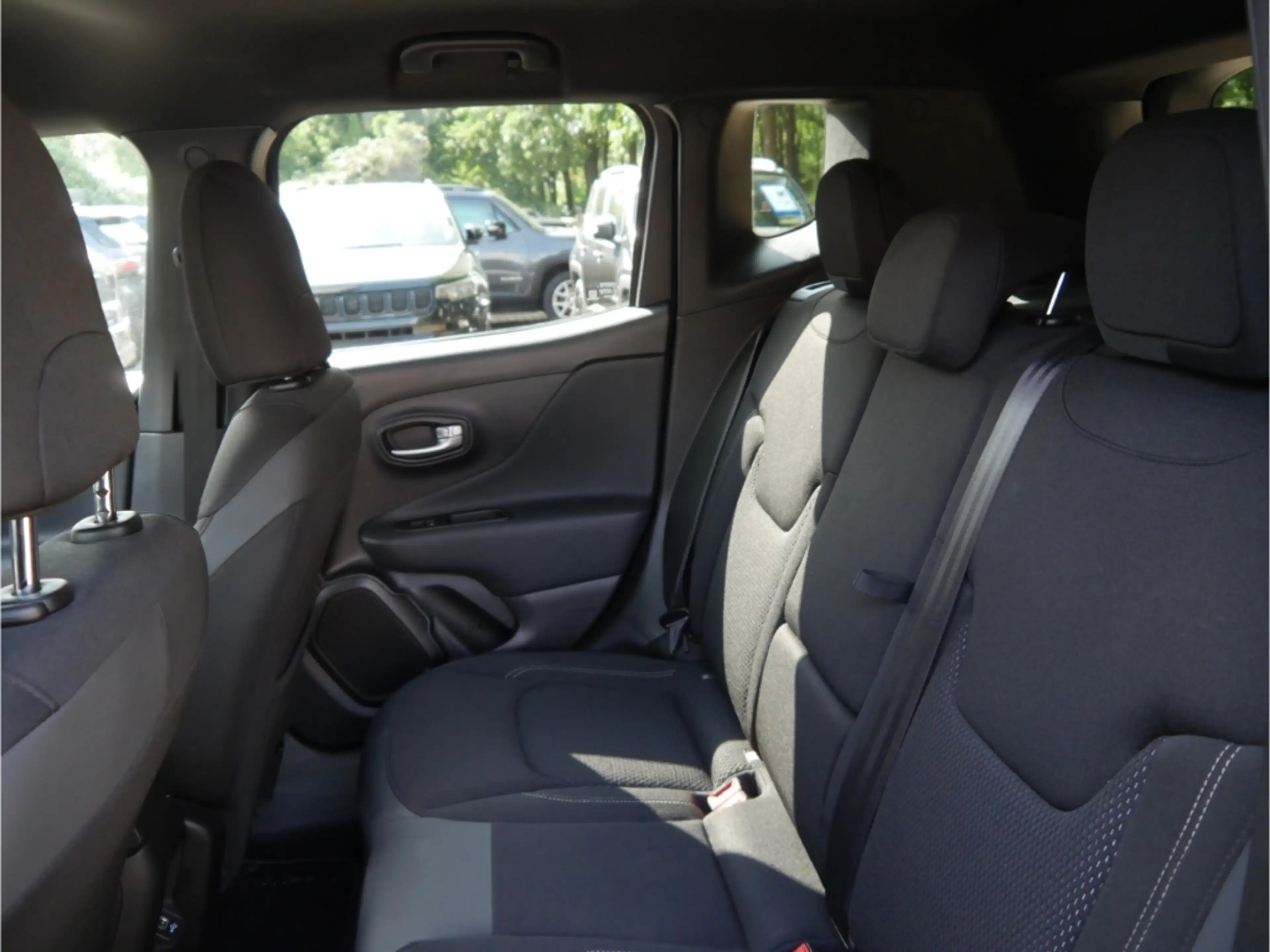 Jeep Renegade S FWD — photo 13