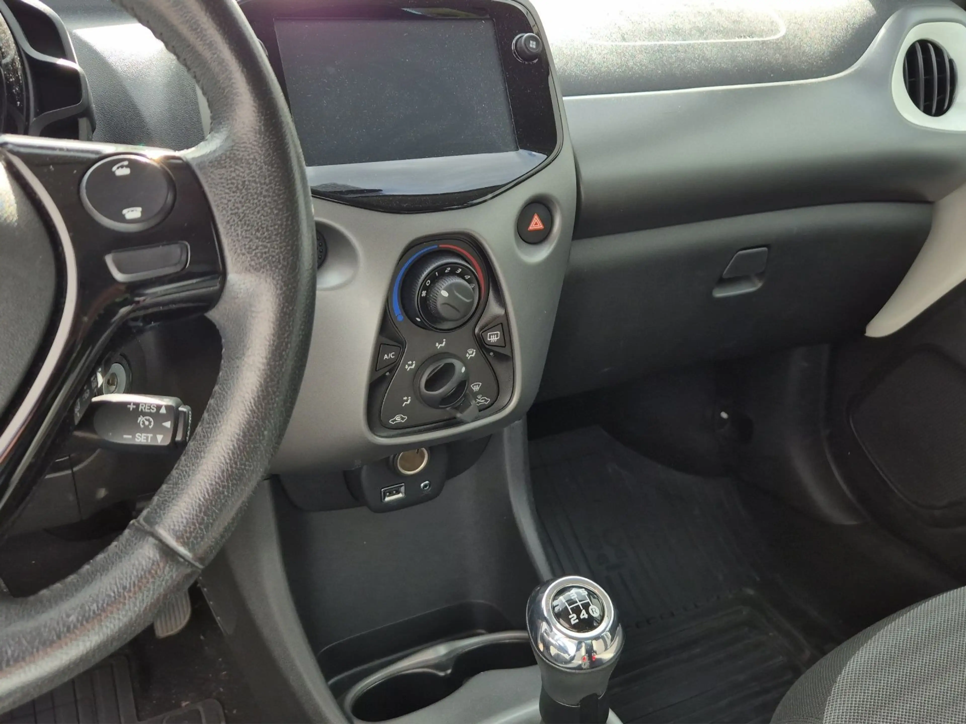 Toyota Aygo Team 1.0 *KAMERA*BLUETOOTH*8-FACH*CARPLAY* — photo 11