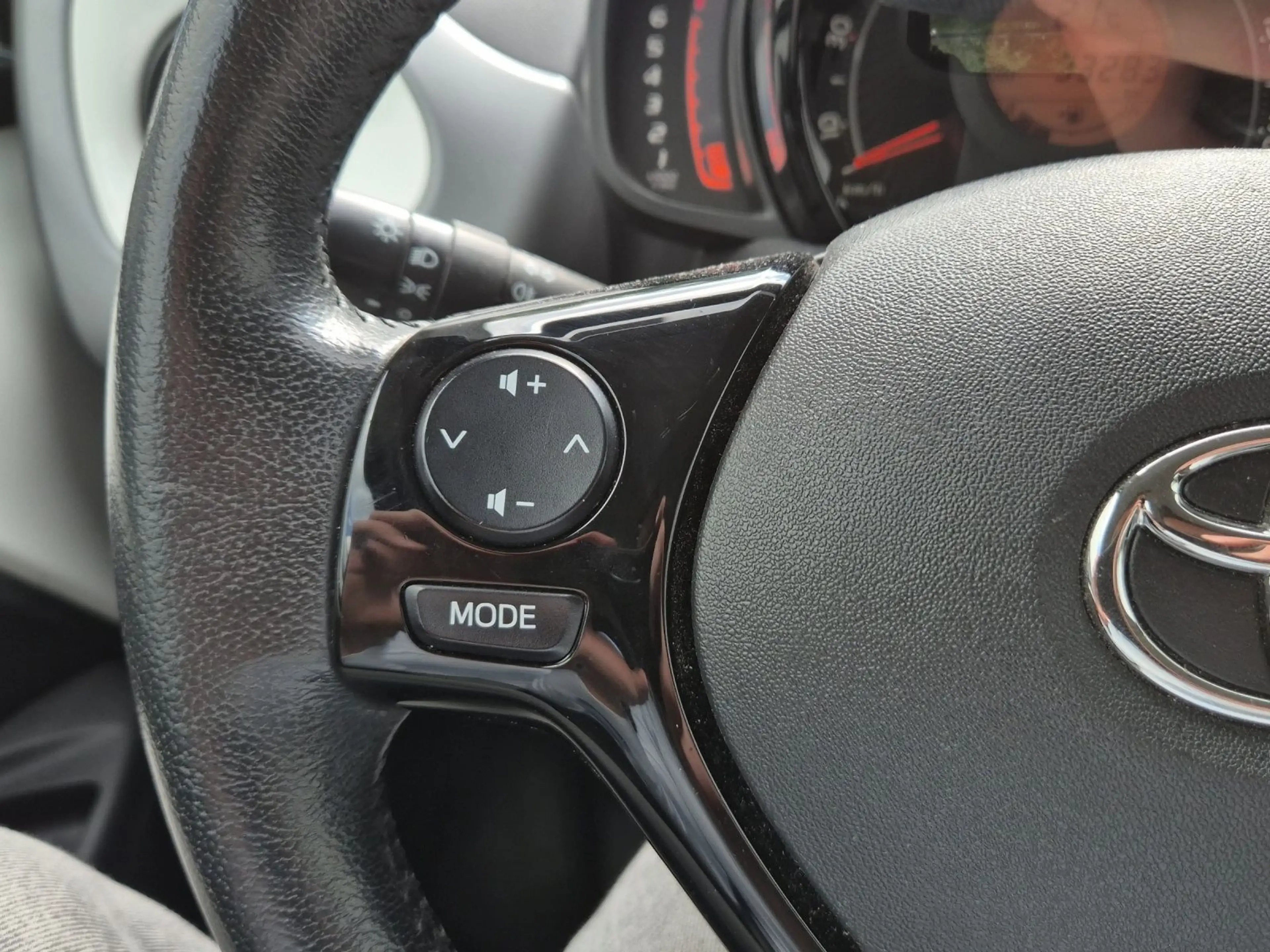 Toyota Aygo Team 1.0 *KAMERA*BLUETOOTH*8-FACH*CARPLAY* — photo 14