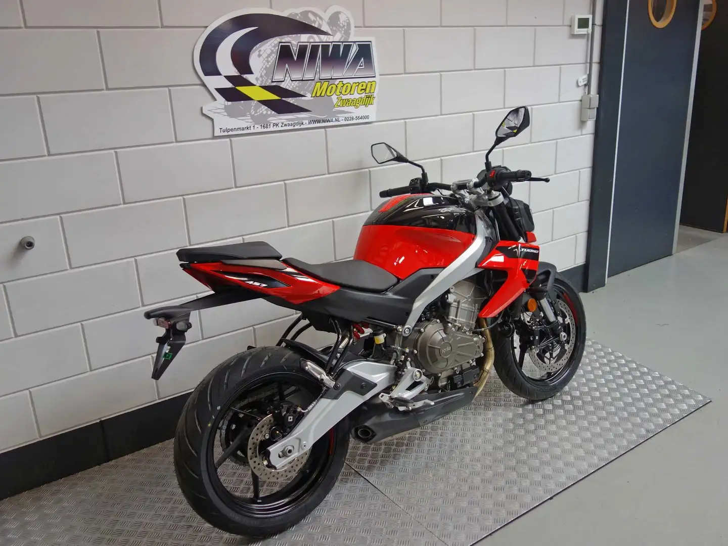 Aprilia Tuono 457 Roşu - 2