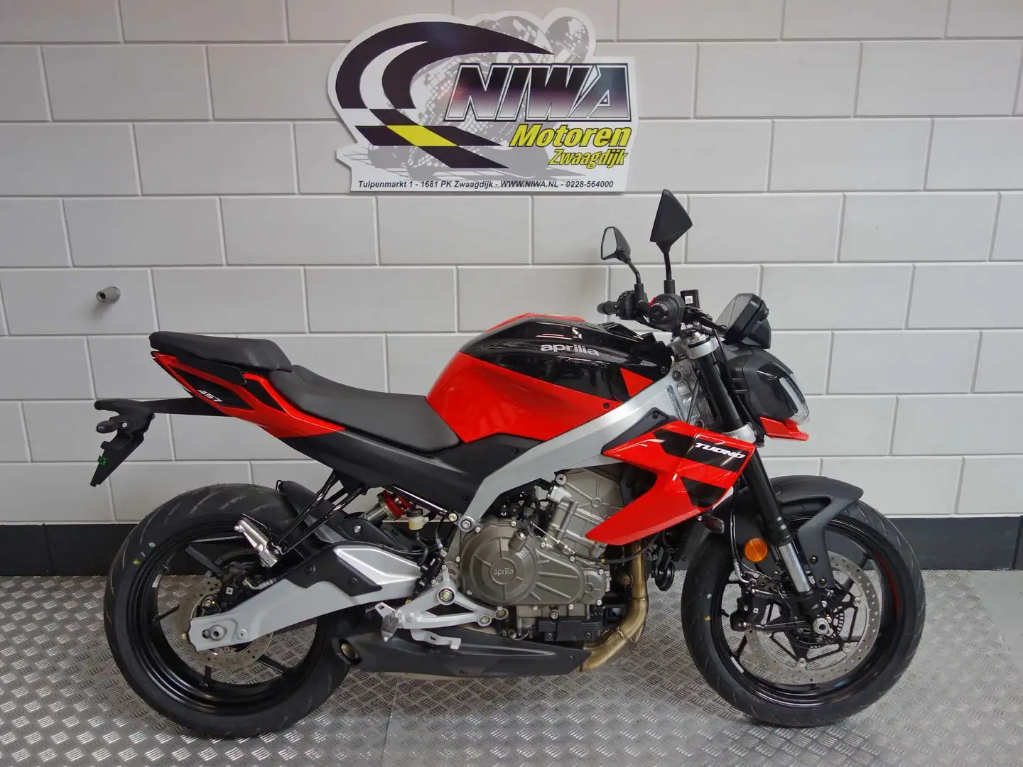 Aprilia Tuono 457 Roşu - 1
