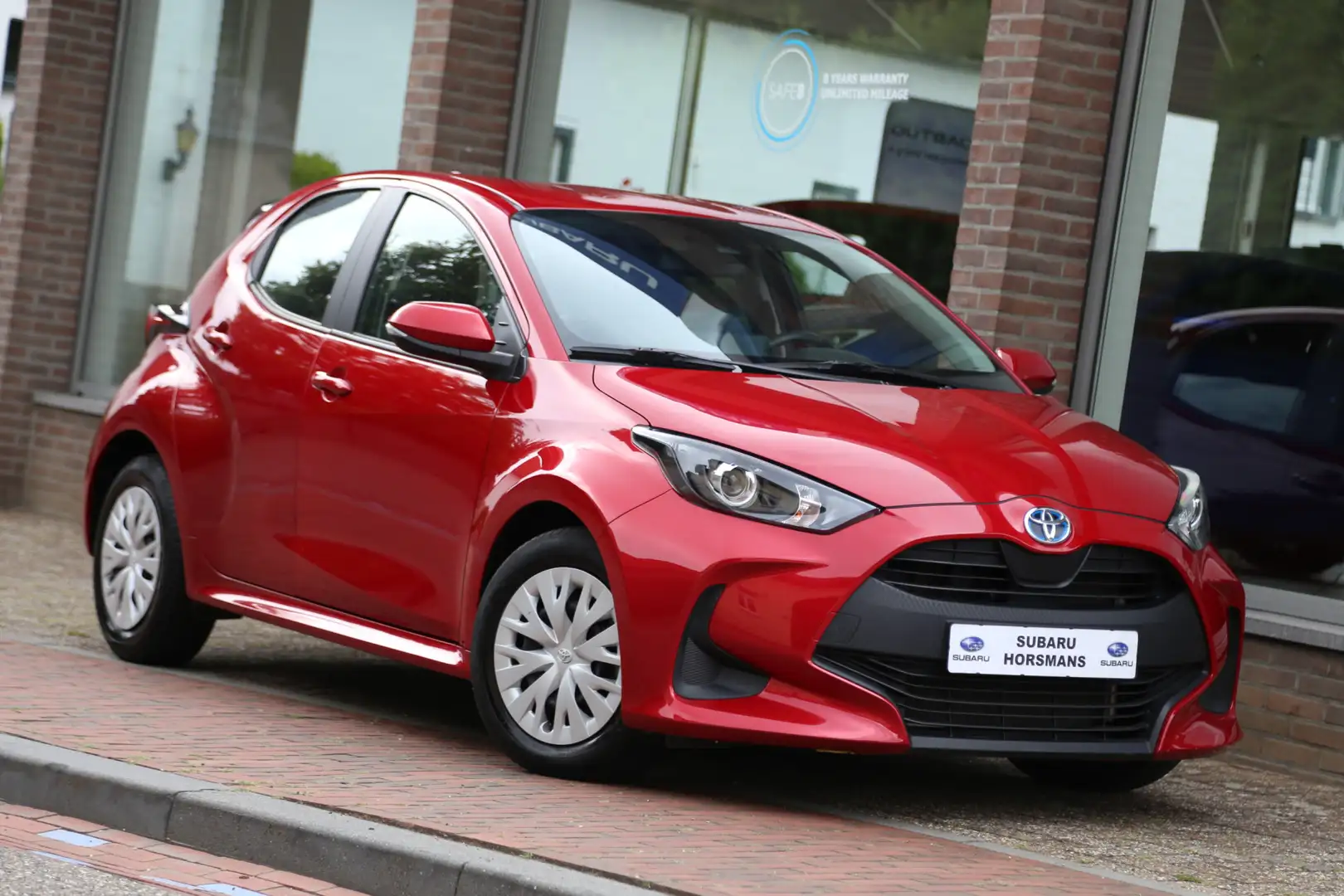 Toyota Yaris 1.5 Hybrid Comfort Navi Camera ACC Rood - 1