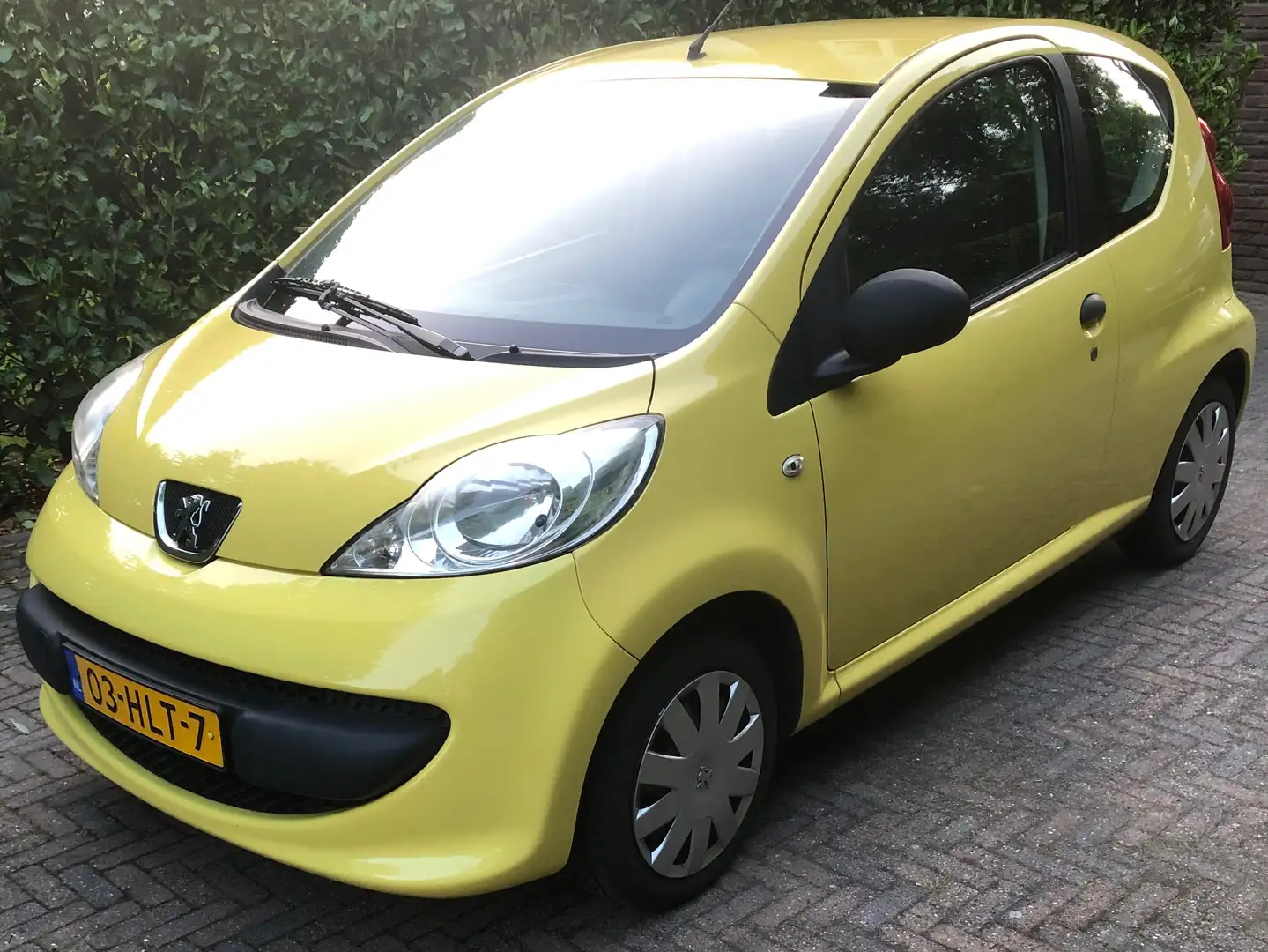 Peugeot 107 Giallo - 1