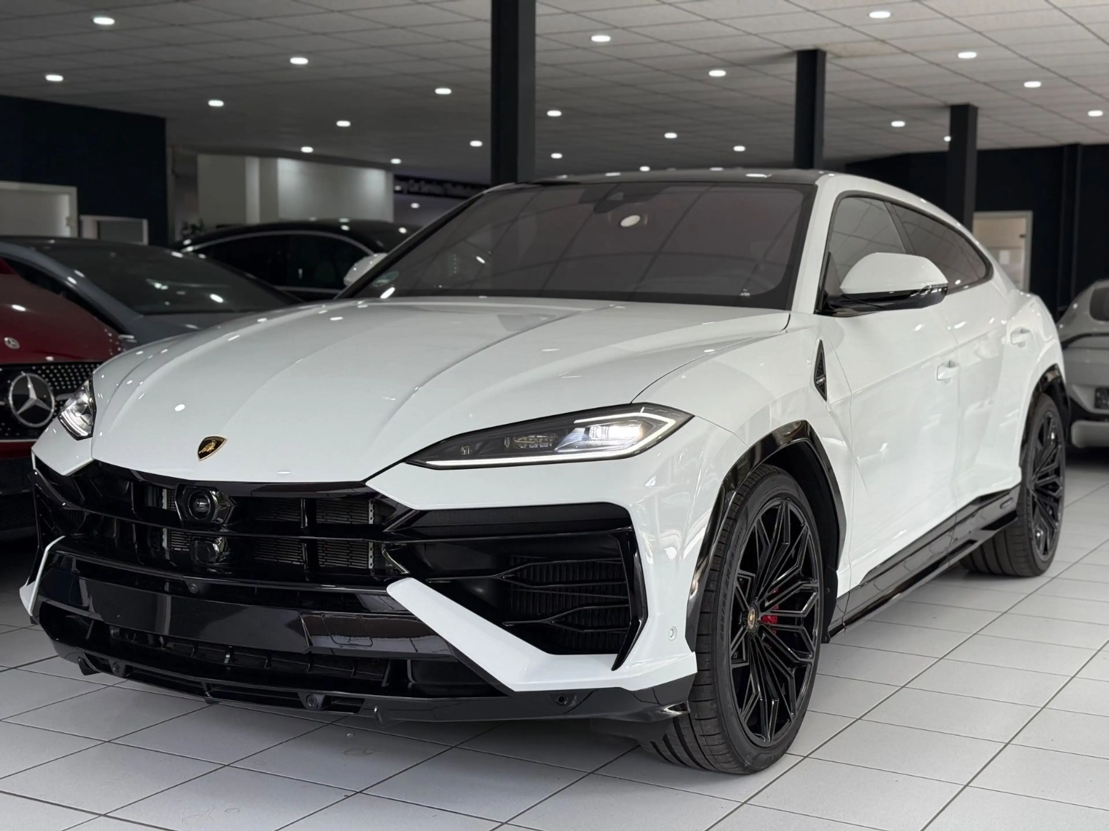 Lamborghini Urus SE *PANO*MASSAGE*360*B&O 3D*23"*CARBON*