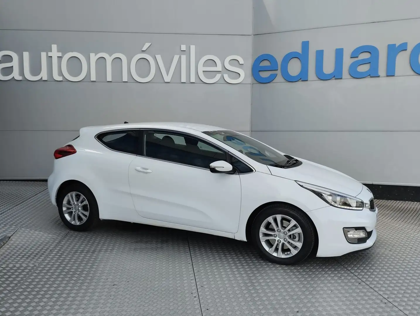 Kia Ceed / cee'd Pro_cee'd 1.6 GDI 135cv Drive Blanco - 1