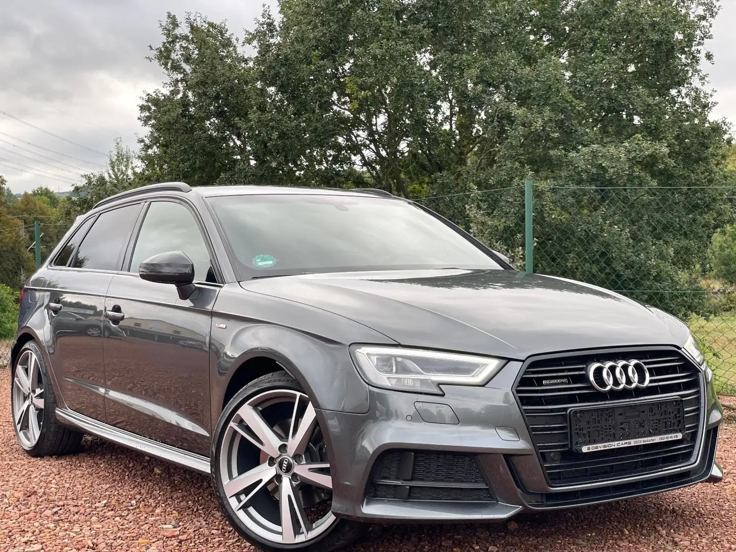 Audi A3 Sportback 40 Tfsi* S line*quattro*Matrix*AHK* Grau - 1