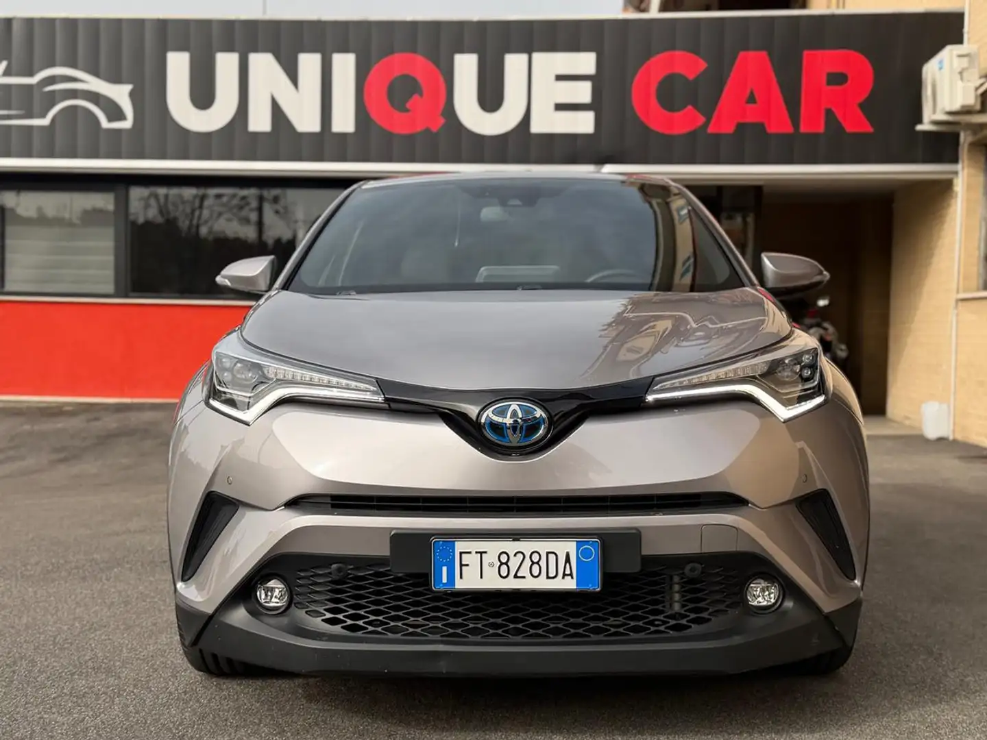 Toyota C-HR 1.8 Hybrid E-CVT Lounge SPORT (NESSUN VINCOLO) Grau - 2