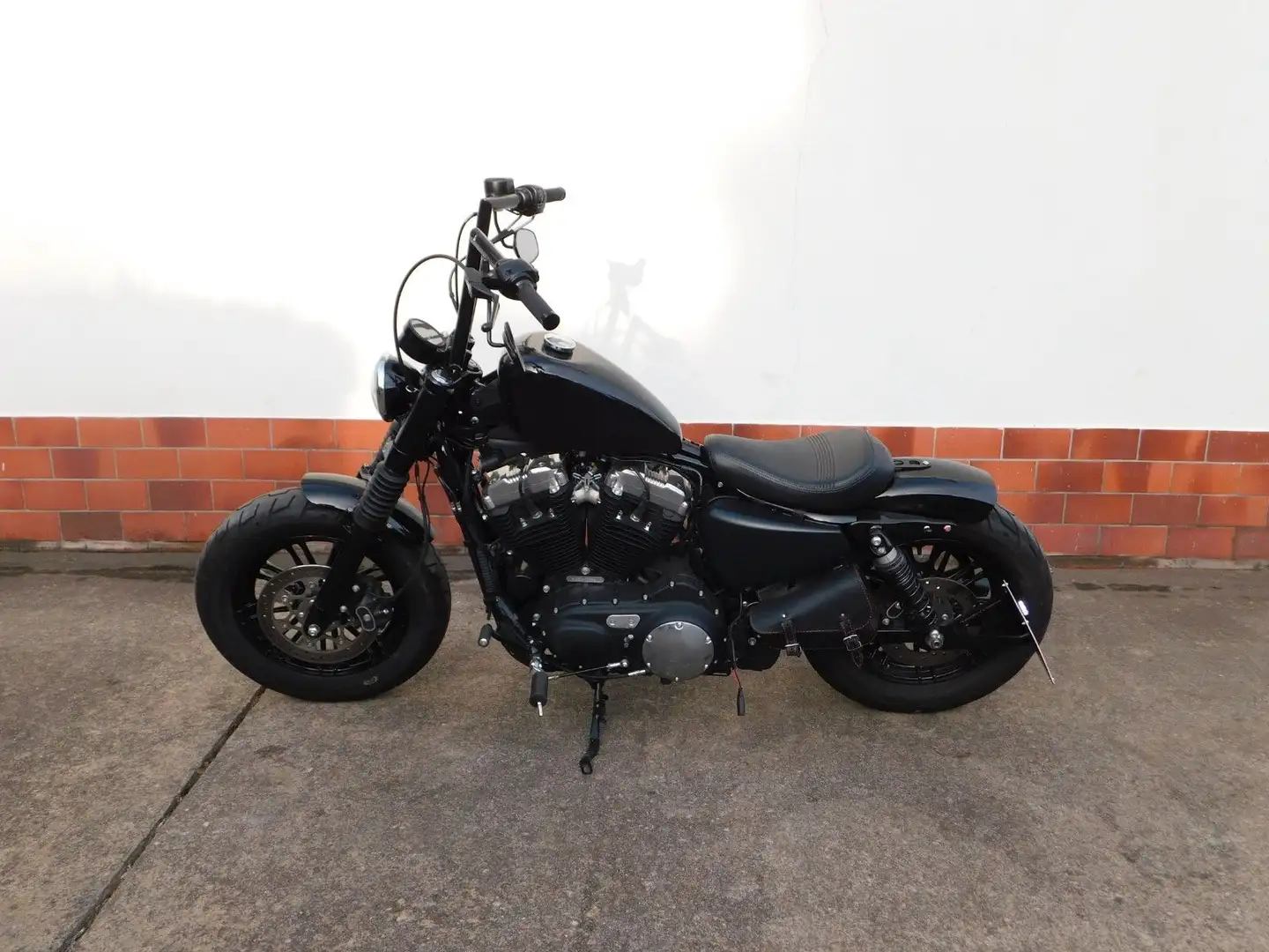 Harley-Davidson Sportster Forty Eight Negro - 2