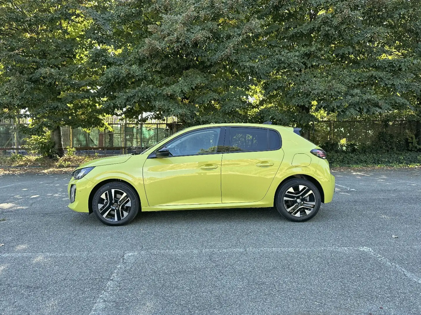 Peugeot 208 Allure PureTech 100 S/S Geel - 2