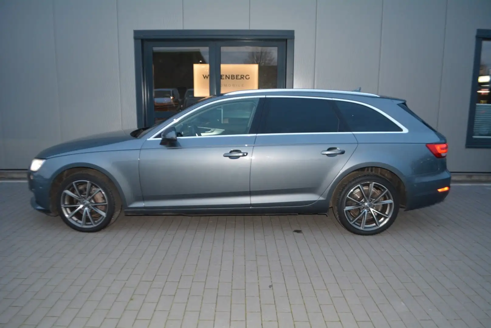 Audi A4 Avant sport-Standheizung-AHK-Teilleder Grau - 2