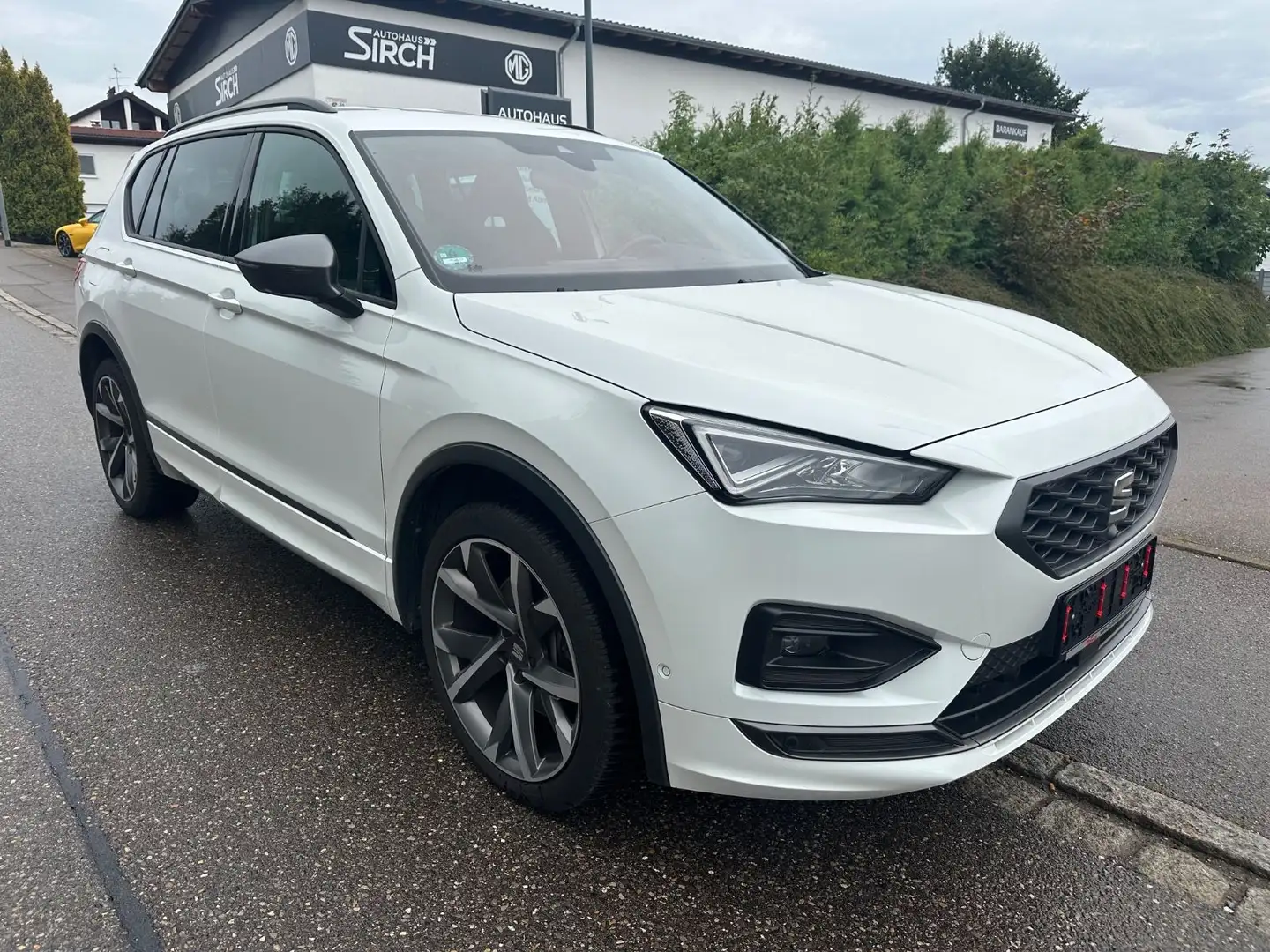 SEAT Tarraco FR 4Drive NAVI/ACC/360°/1.Hd Weiß - 1