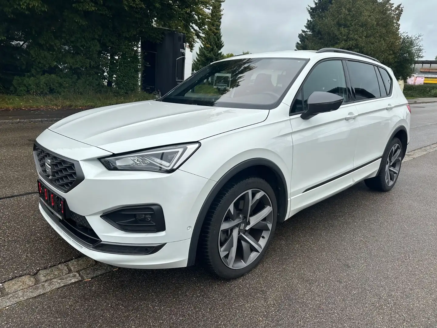 SEAT Tarraco FR 4Drive NAVI/ACC/360°/1.Hd Weiß - 2