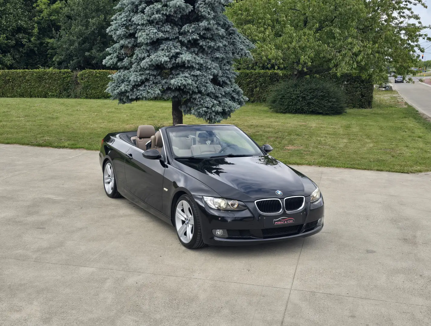 BMW 320 i Aut. ** Cabrio - Cuir - Keyless ** Garantie 12M Zwart - 1