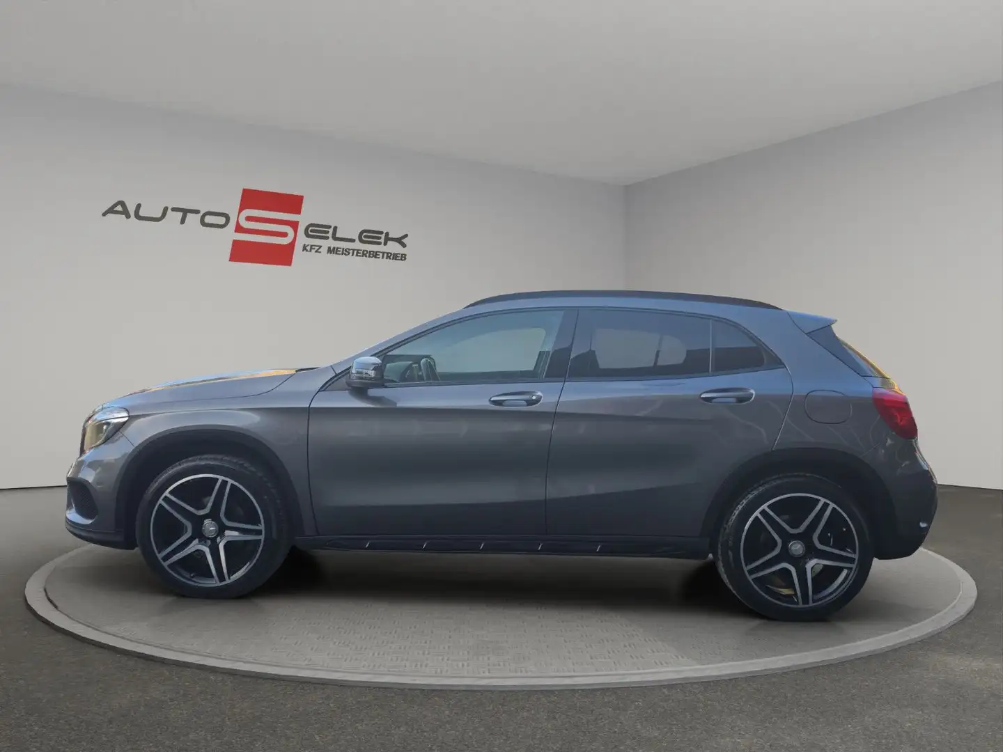 Mercedes-Benz GLA 200 GLA Aut. /AMG Line/XENON/NAVI/LEDER/ Grau - 2