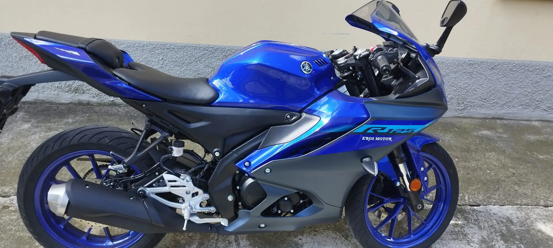 Yamaha YZF-R125 Blue - 1