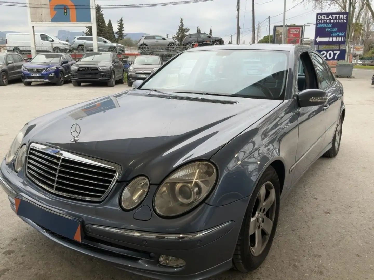 Mercedes-Benz E 240 240 2.6 177ch BVA AVANTGARDE Azul - 1
