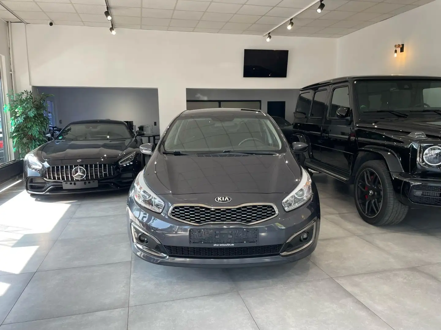 Kia Ceed / cee'd Grau - 1