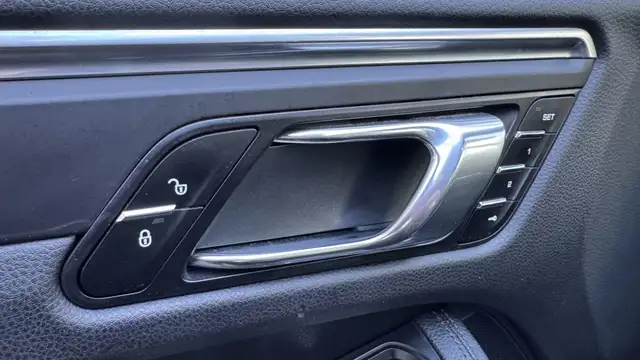 Porsche Macan view 15
