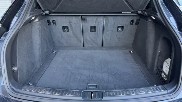 Porsche Macan view 13