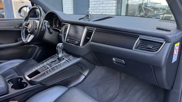 Porsche Macan view 17